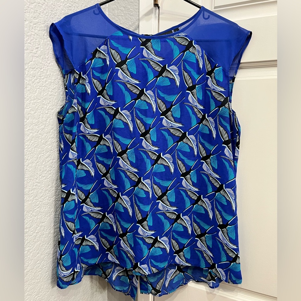 Apt. 9 stunning swallows blouse